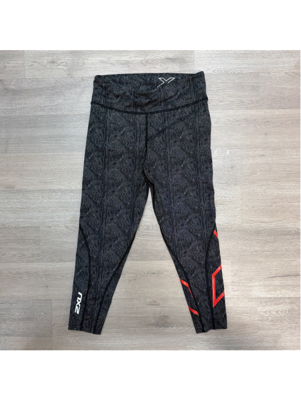 2XU Printed Mid Rise Compression 7/8 Length Tights Dark Dot White Cherry Sz S!